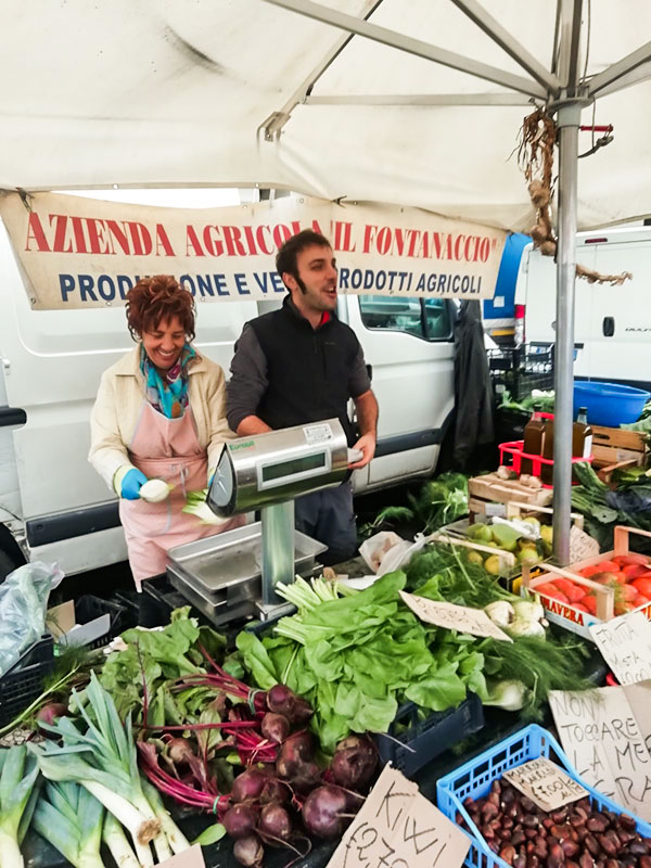 Luisa e Daniele, di Azienda Agricola toscana Il Fontanaccio, al mercato